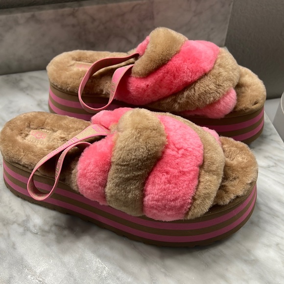 UGG Shoes - UGG PLUSH SLIPPERS